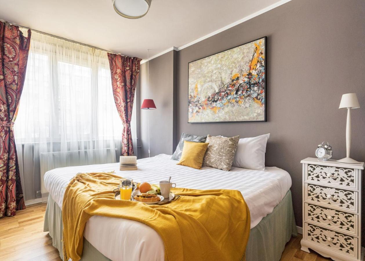Spacious Downtown Apartment - Old Town Boekarest Buitenkant foto