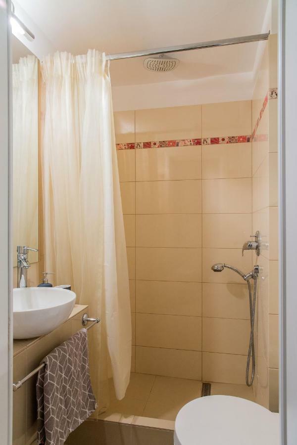 Spacious Downtown Apartment - Old Town Boekarest Buitenkant foto