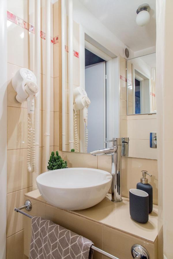 Spacious Downtown Apartment - Old Town Boekarest Buitenkant foto